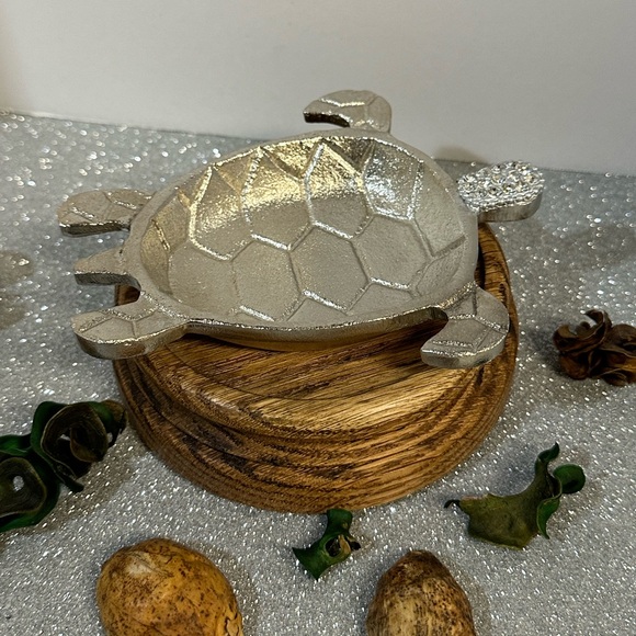 CRYSTAL HEAD TURTLE TEALIGHT HOLDER. SCENT UNLEASHED LLC - Picture 3 of 7